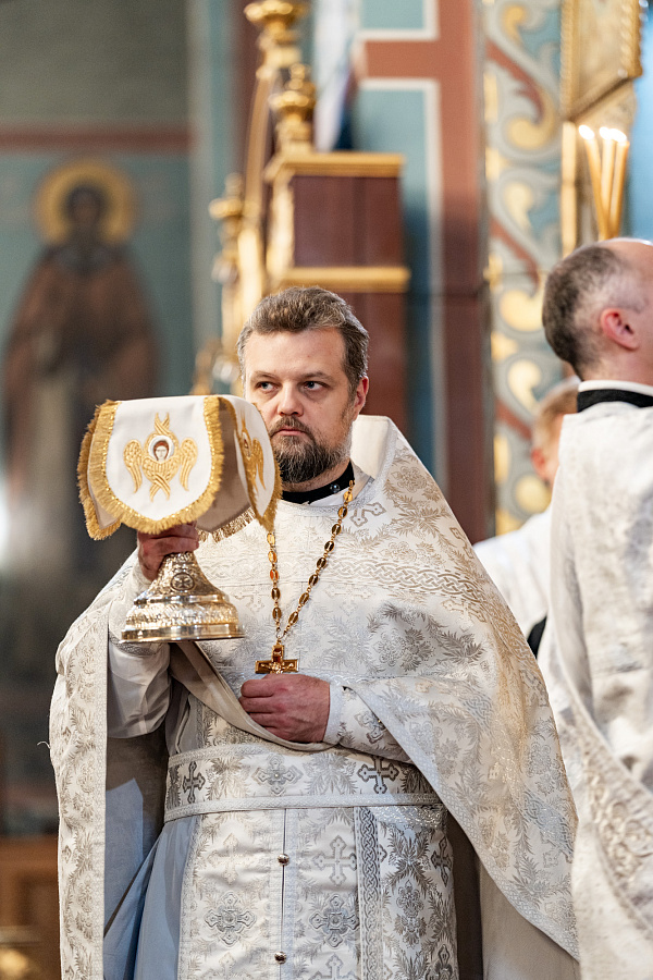 Архиерейское богослужение в соборе Всех святых, в земле Русской просиявших города Домодедово в День памяти жертв политических репрессий